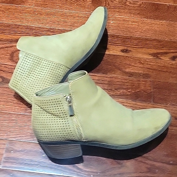 Call It Spring beige ankle booties, EUC🎉🎊 - Picture 7 of 8